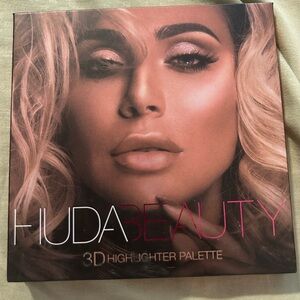 HUDA BEAUTY 3D Highlighter Palette - Pink Sands